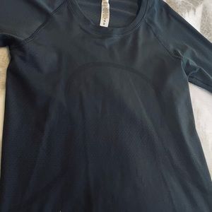 COPY - Size 4 Lululemon- Swiftly Tech Long Sleeve Shirt 2.0 
Race Length